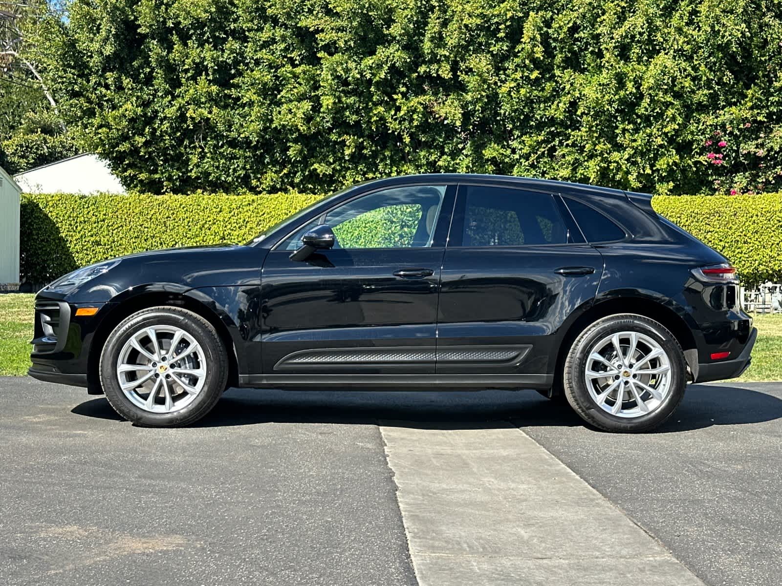 Thumbnail: 2025 Porsche Macan - 2