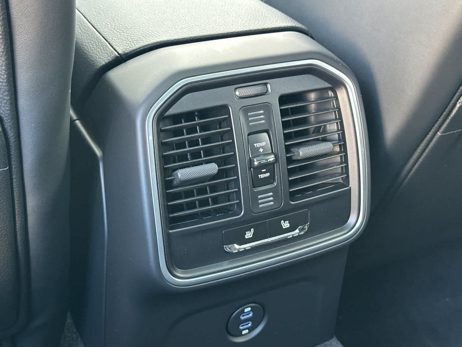 Thumbnail: 2026 Porsche Macan - 14