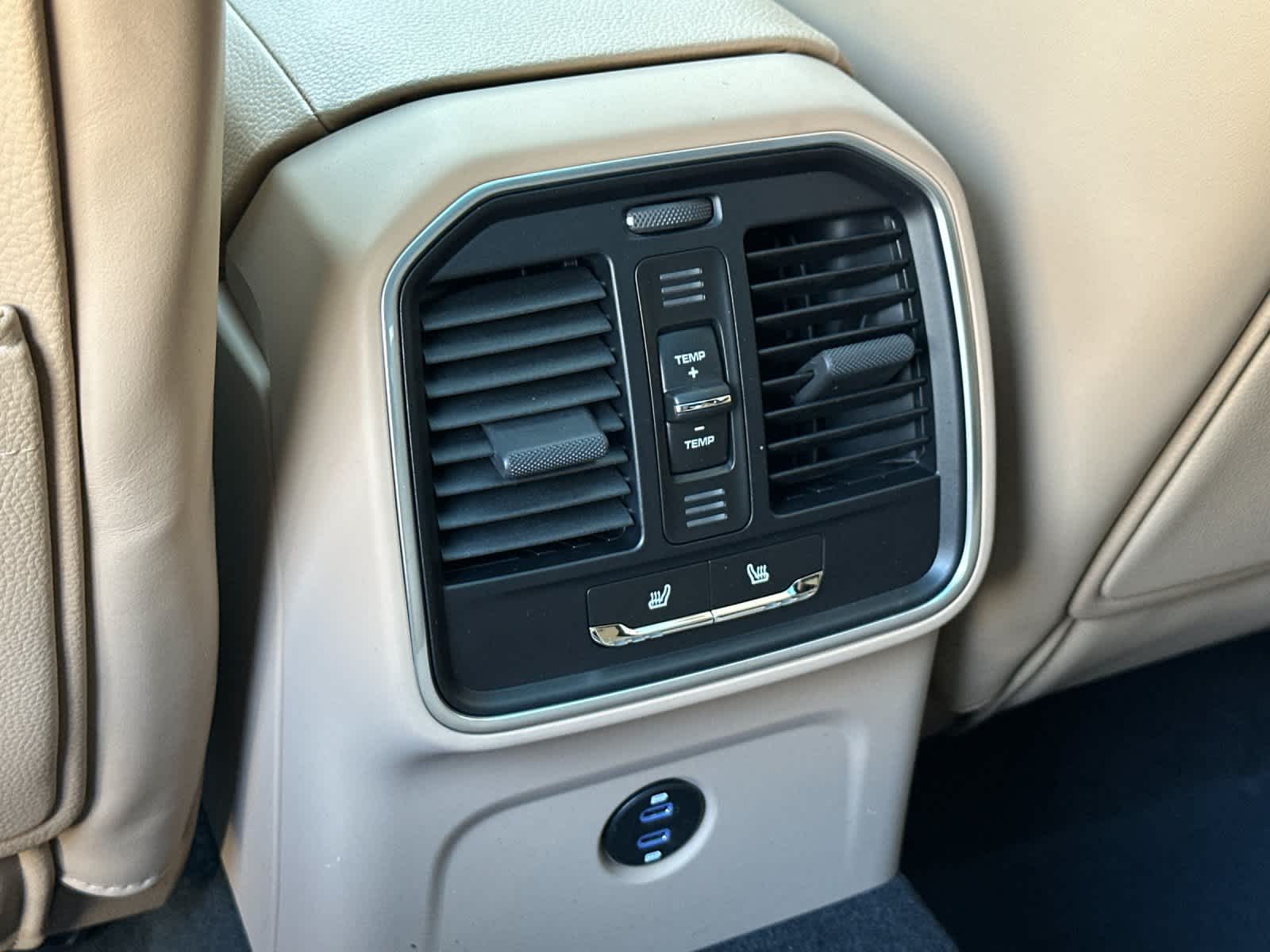 Thumbnail: 2026 Porsche Macan - 13