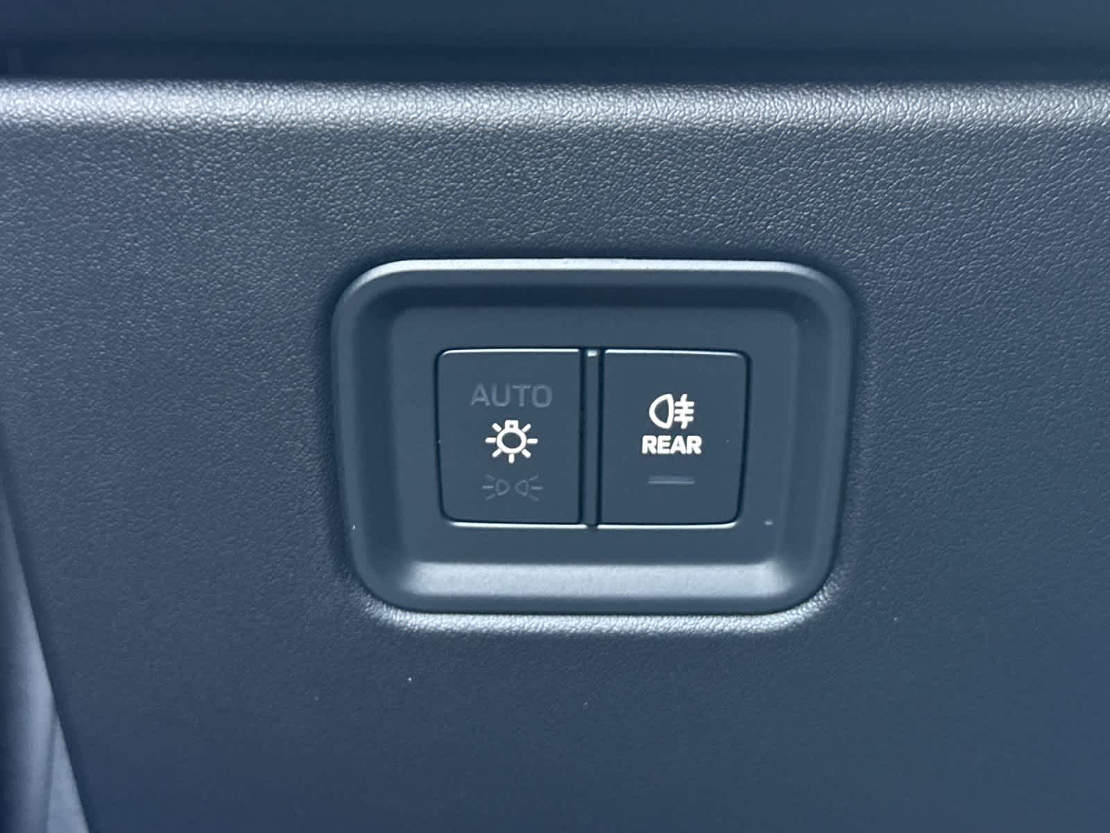 Thumbnail: 2025 Porsche Macan - 31