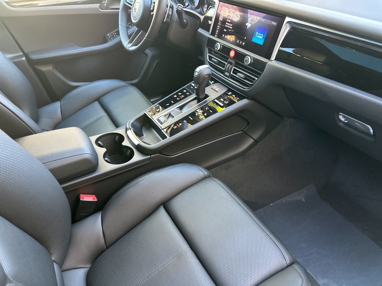 Thumbnail: 2026 Porsche Macan - 17