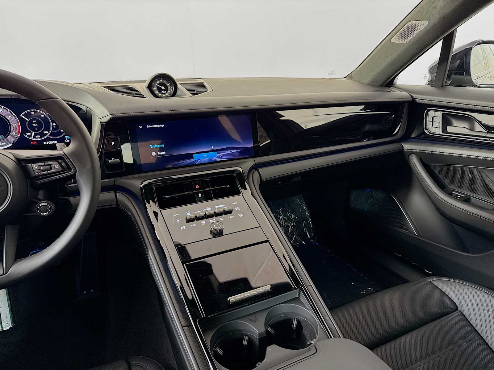 Thumbnail: 2026 Porsche Panamera - 19