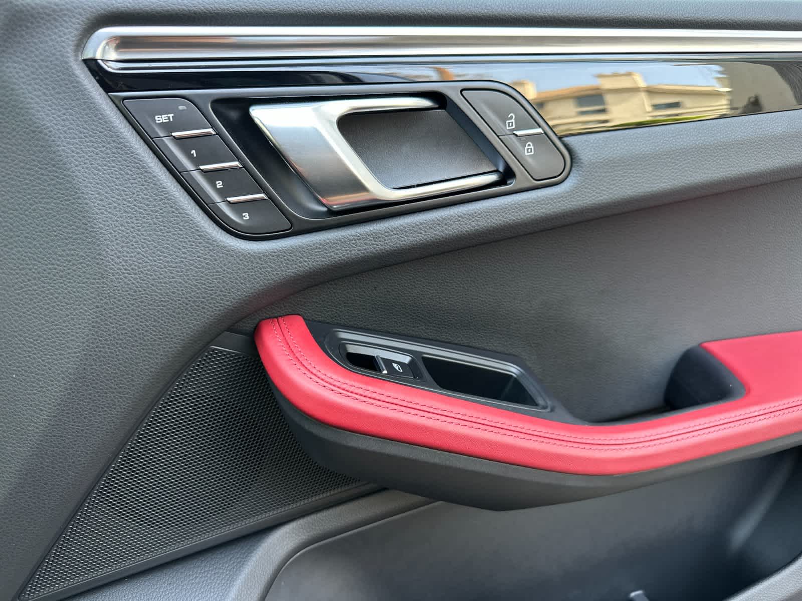 Thumbnail: 2025 Porsche Macan - 20