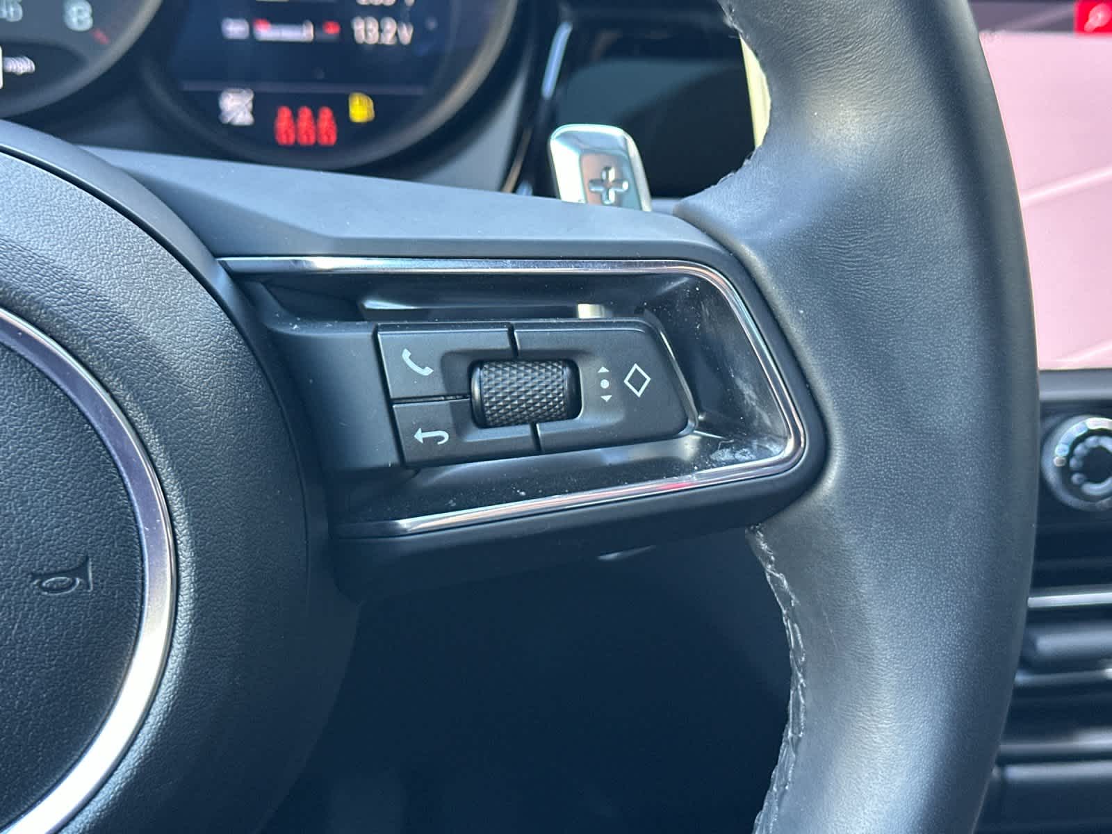 Thumbnail: 2025 Porsche Macan - 27