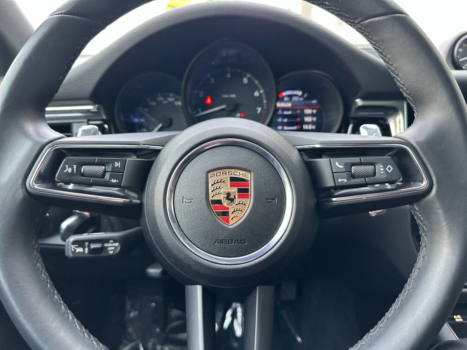 Thumbnail: 2025 Porsche Macan - 25