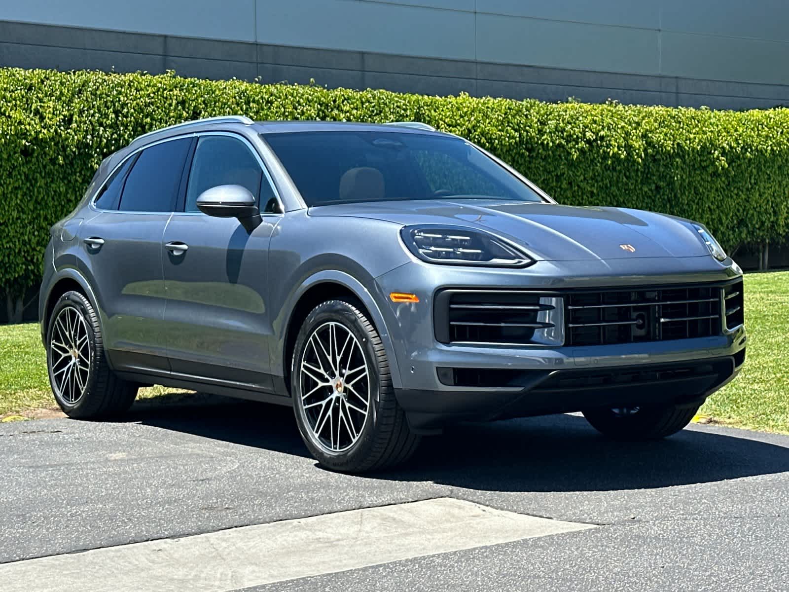 Thumbnail: 2026 Porsche Cayenne - 10