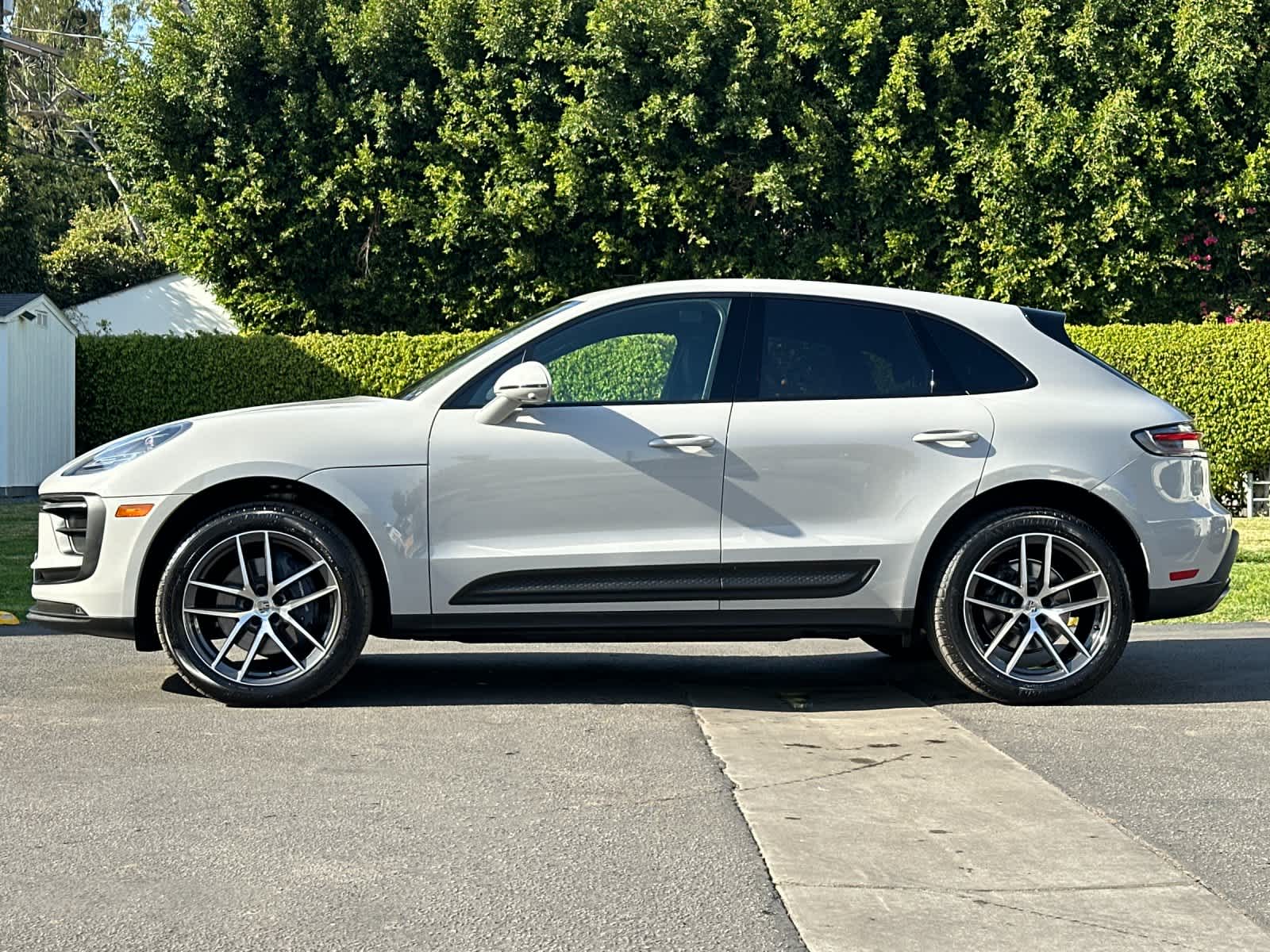 Thumbnail: 2025 Porsche Macan - 2