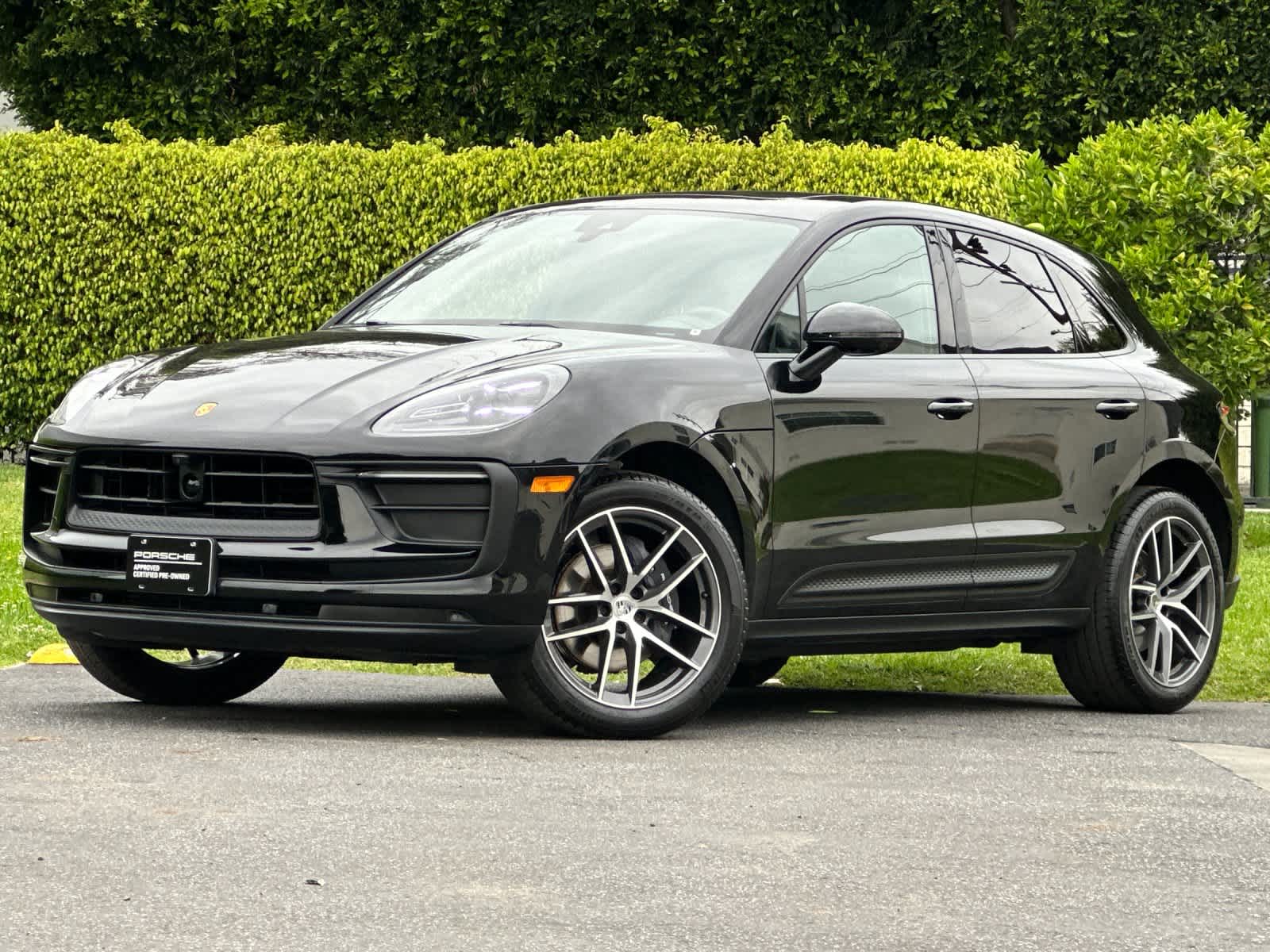 Thumbnail: 2025 Porsche Macan - 1