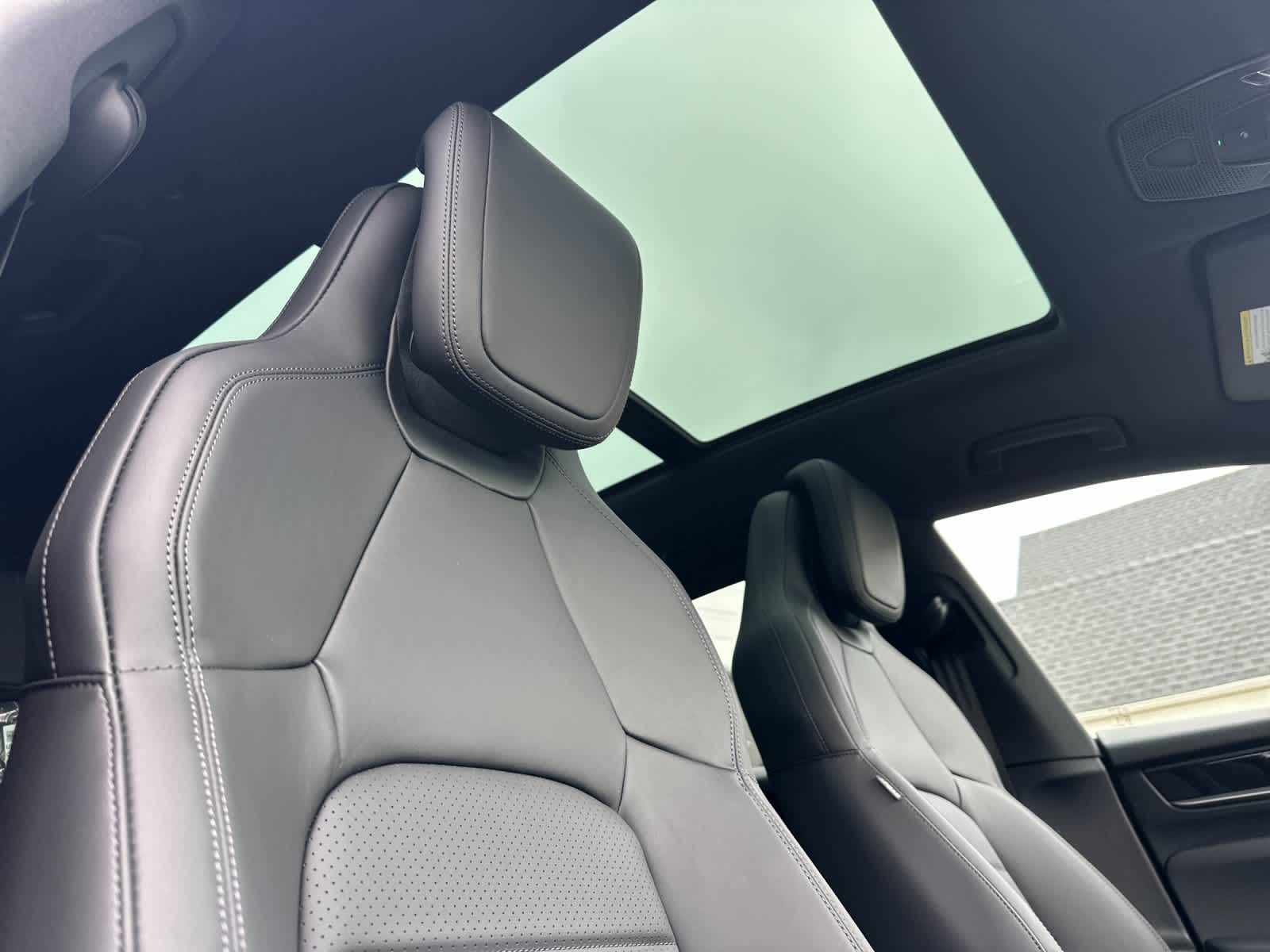 Thumbnail: 2026 Porsche Macan - 18