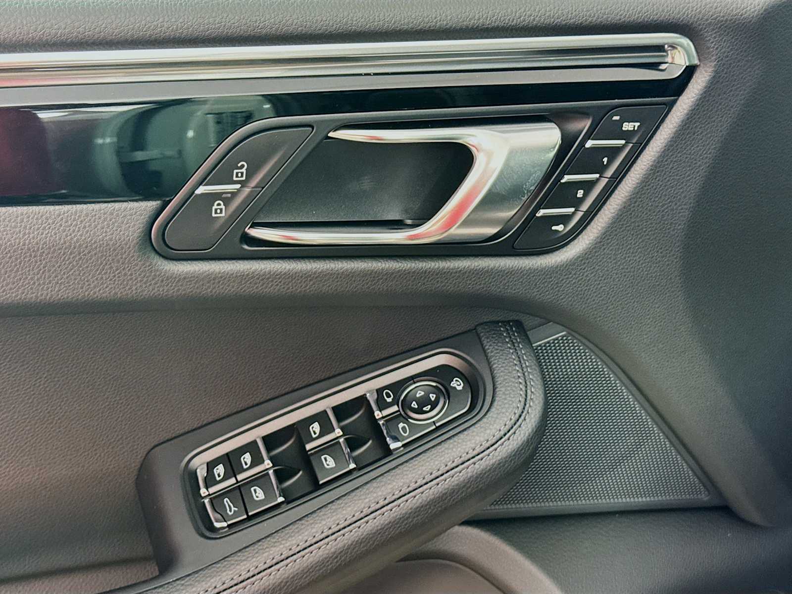 Thumbnail: 2026 Porsche Macan - 14