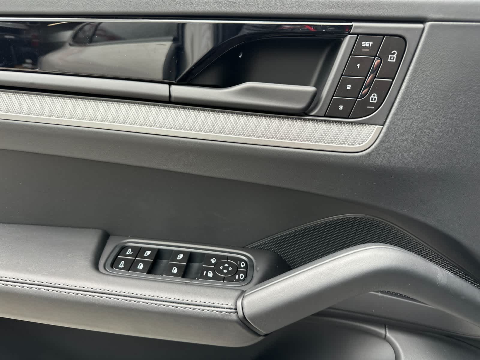 Thumbnail: 2026 Porsche Cayenne - 12