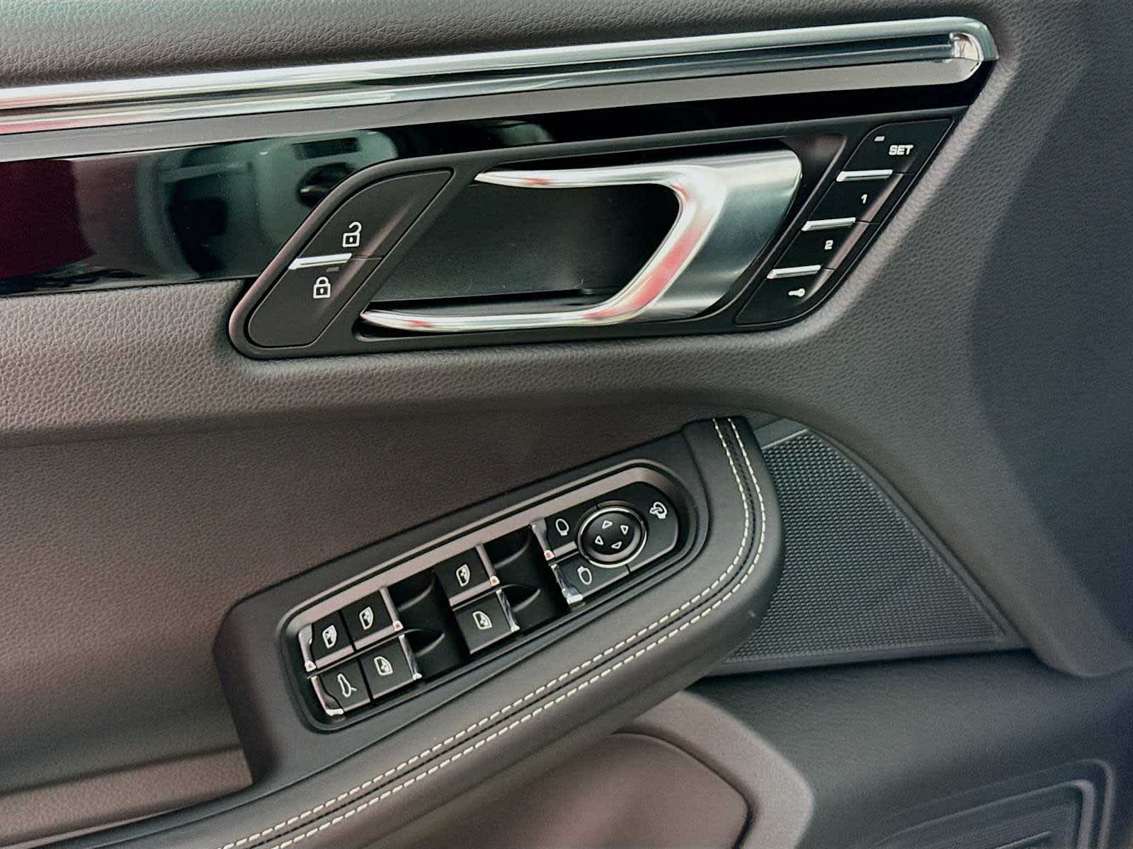 Thumbnail: 2026 Porsche Macan - 14