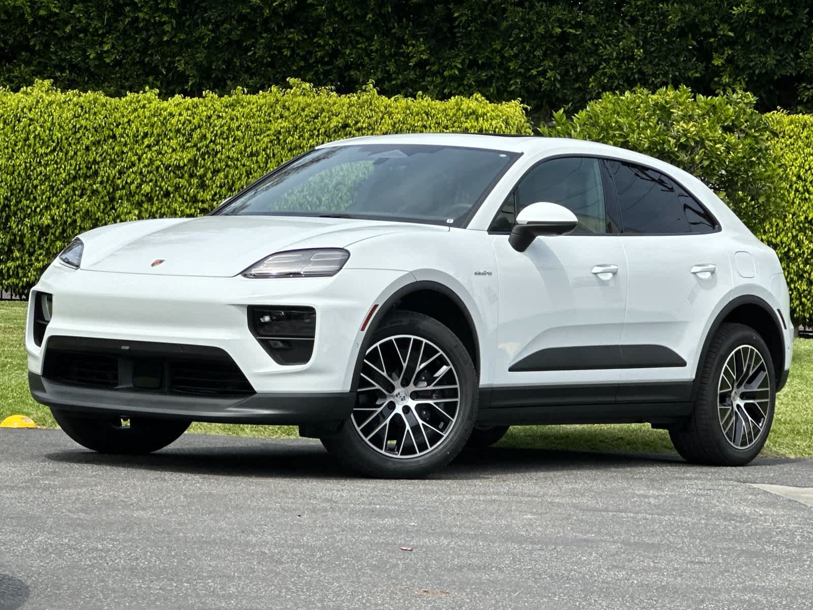 Thumbnail: 2026 Porsche Macan - 1