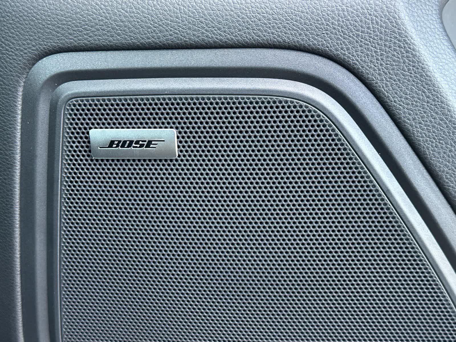 Thumbnail: 2026 Porsche Macan - 20