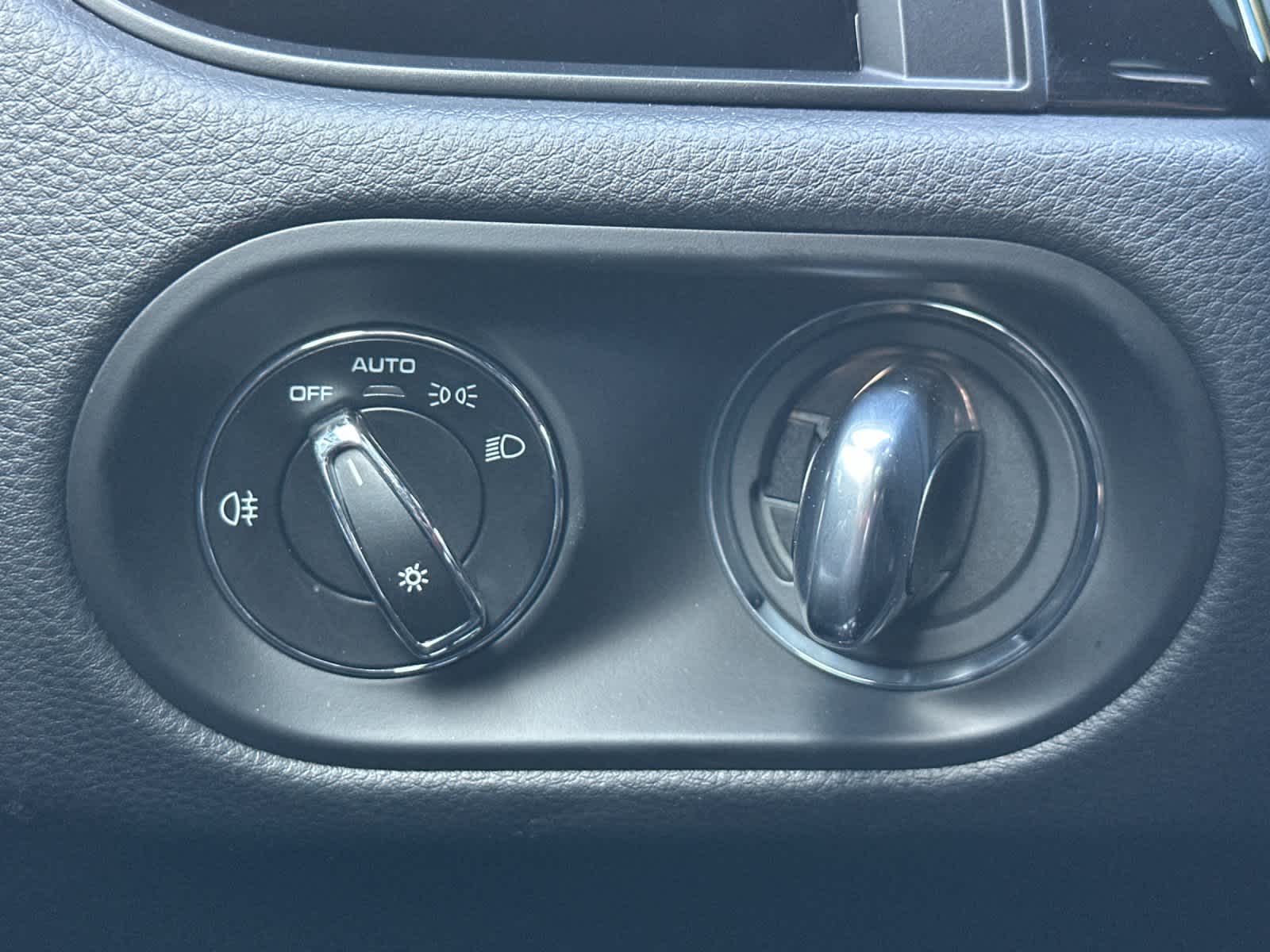 Thumbnail: 2025 Porsche Macan - 29