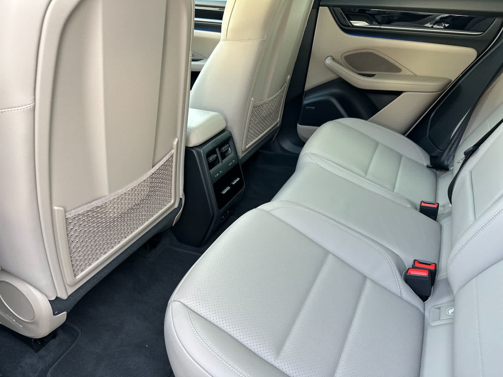 Thumbnail: 2025 Porsche Macan - 13