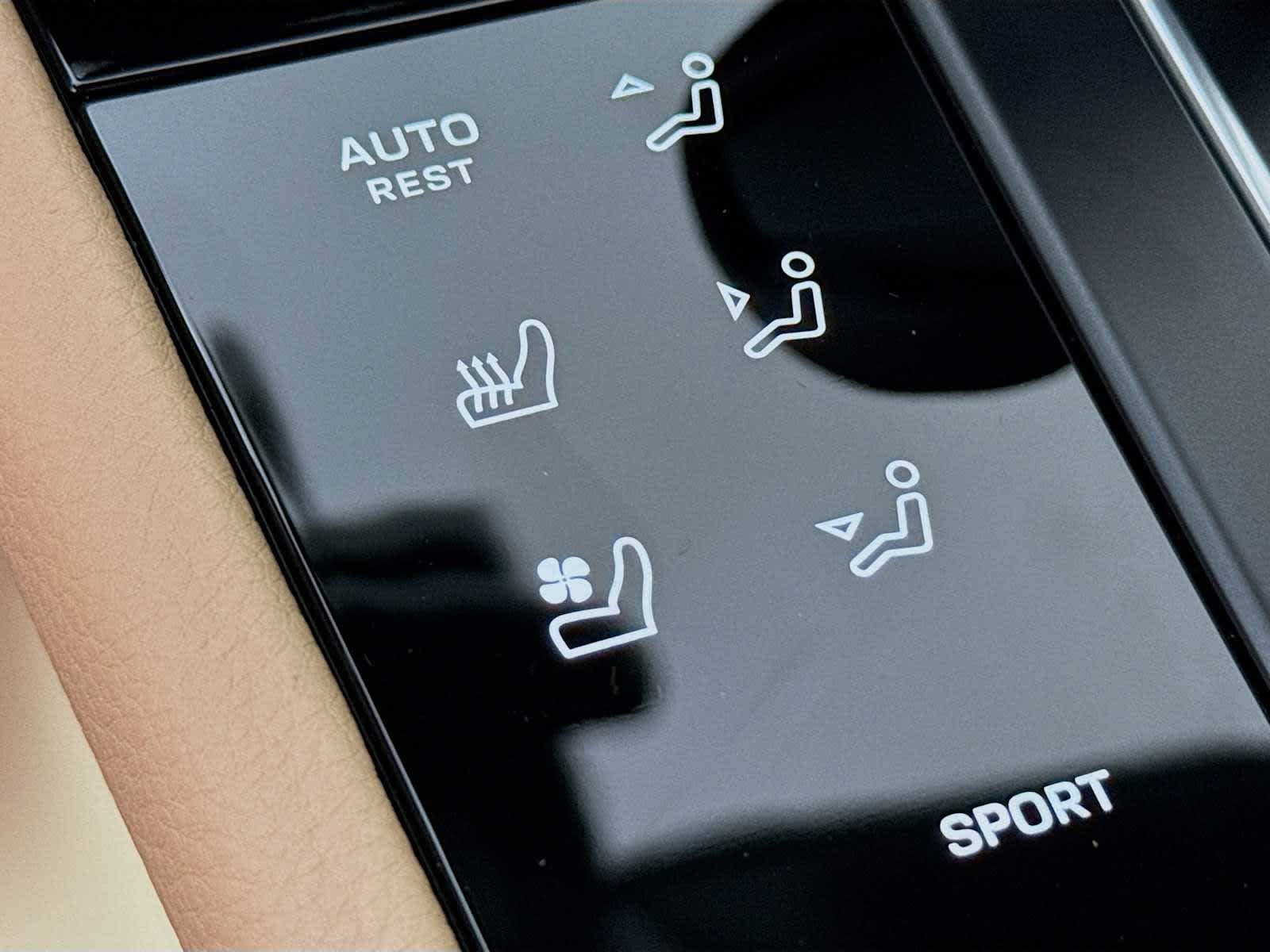 Thumbnail: 2026 Porsche Macan - 16