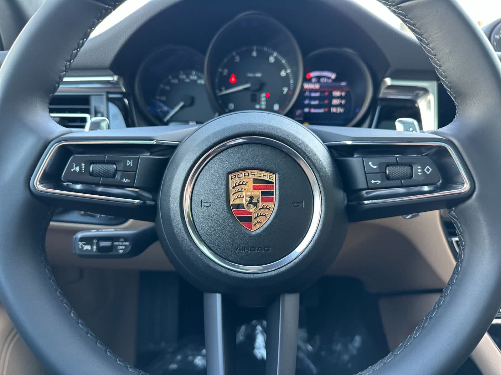 Thumbnail: 2026 Porsche Macan - 26