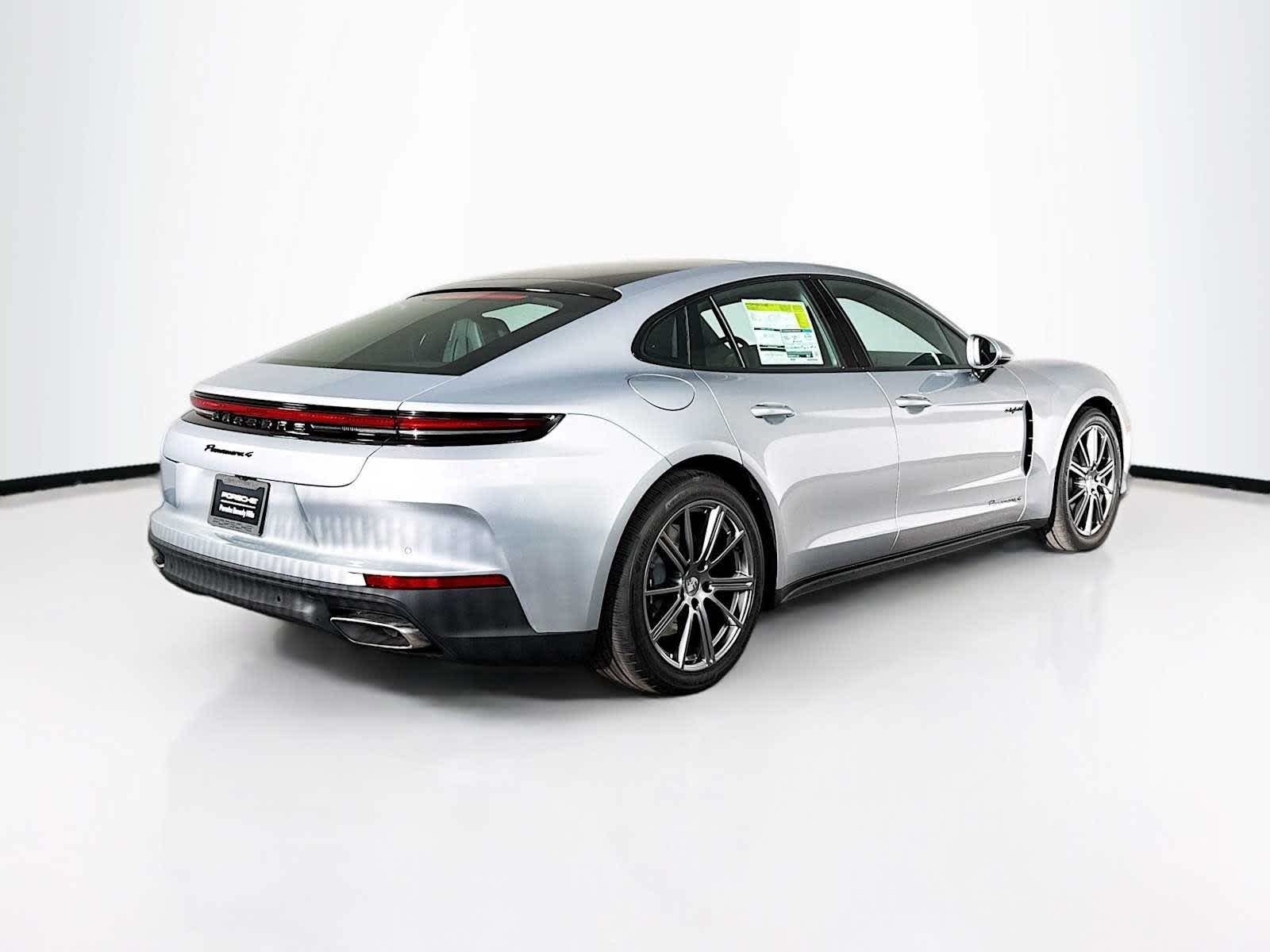 Thumbnail: 2026 Porsche Panamera - 9