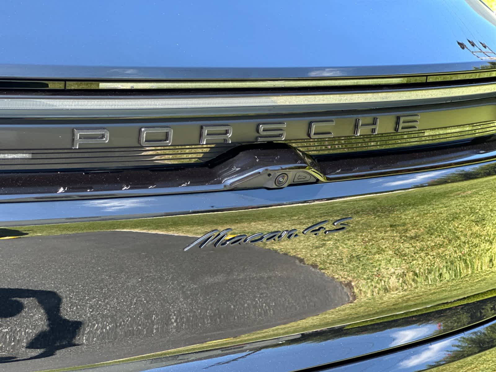 Thumbnail: 2026 Porsche Macan - 33