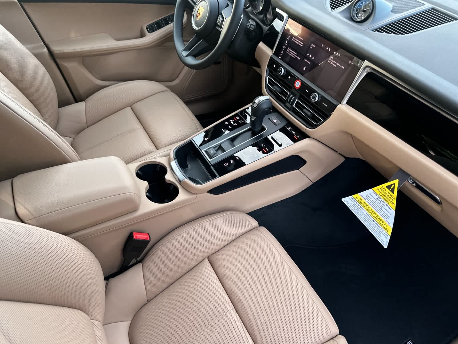 Thumbnail: 2026 Porsche Macan - 17