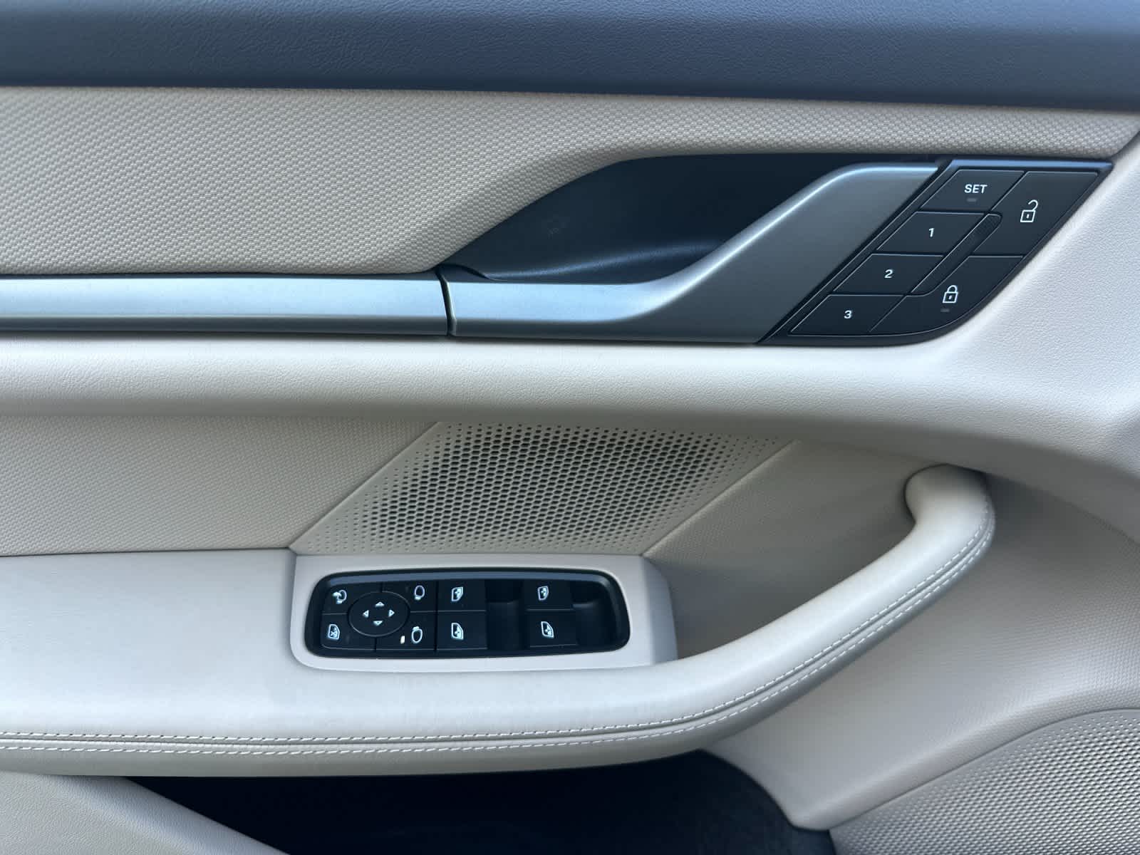 Thumbnail: 2026 Porsche Taycan - 12