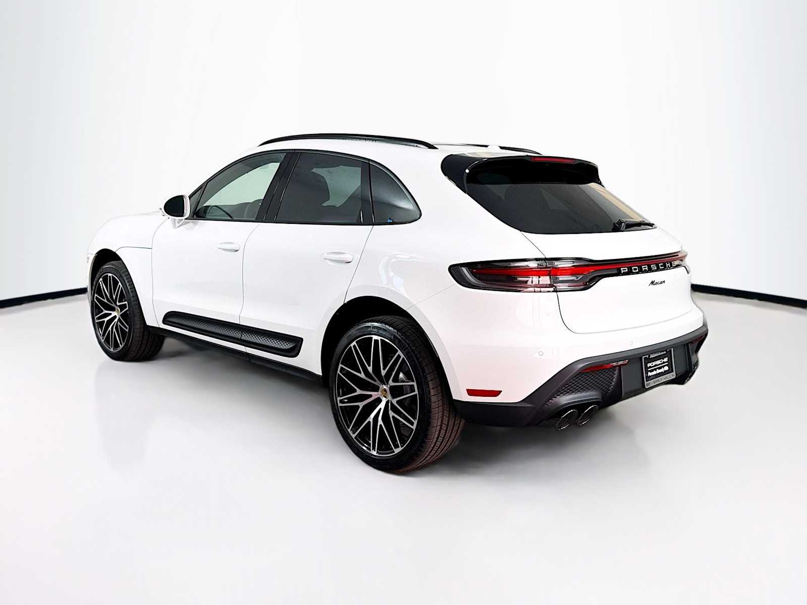 Thumbnail: 2026 Porsche Macan - 3