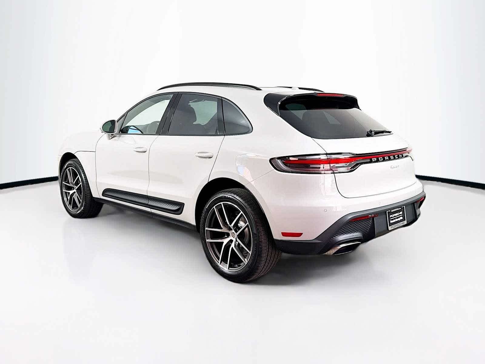 Thumbnail: 2026 Porsche Macan - 3