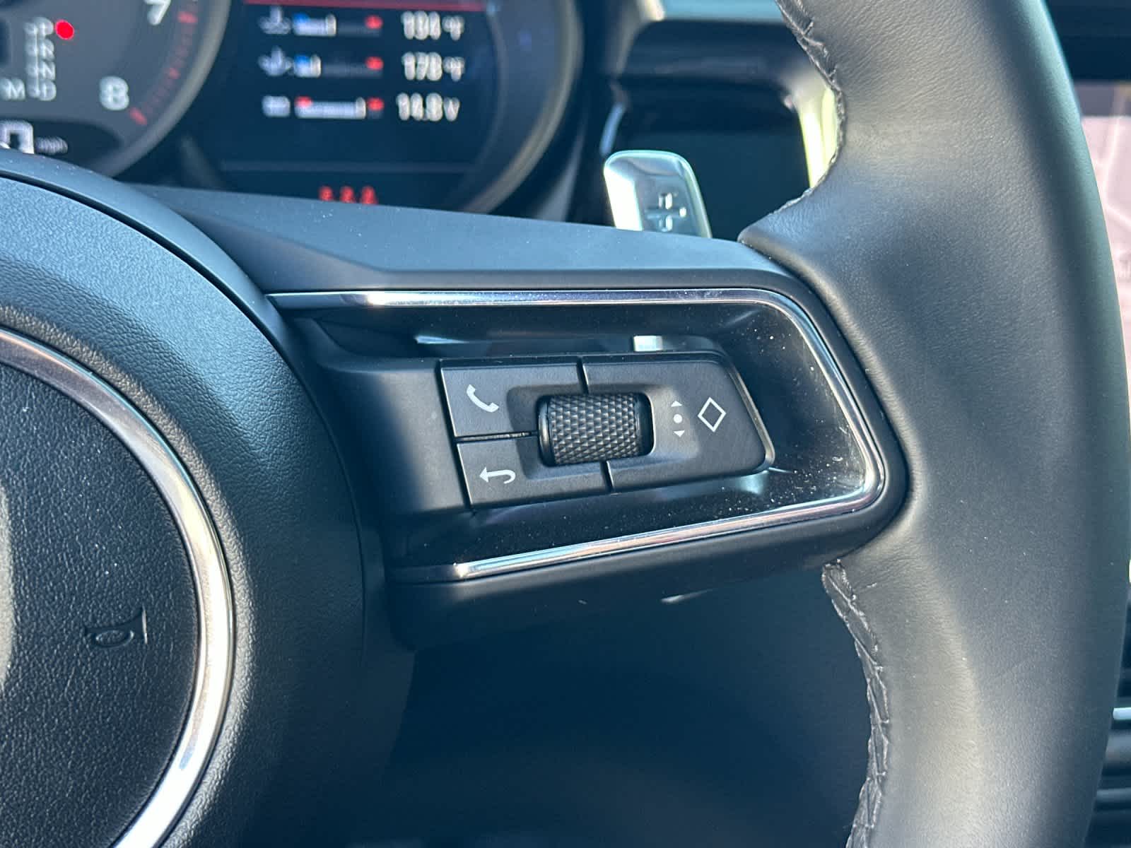 Thumbnail: 2025 Porsche Macan - 27