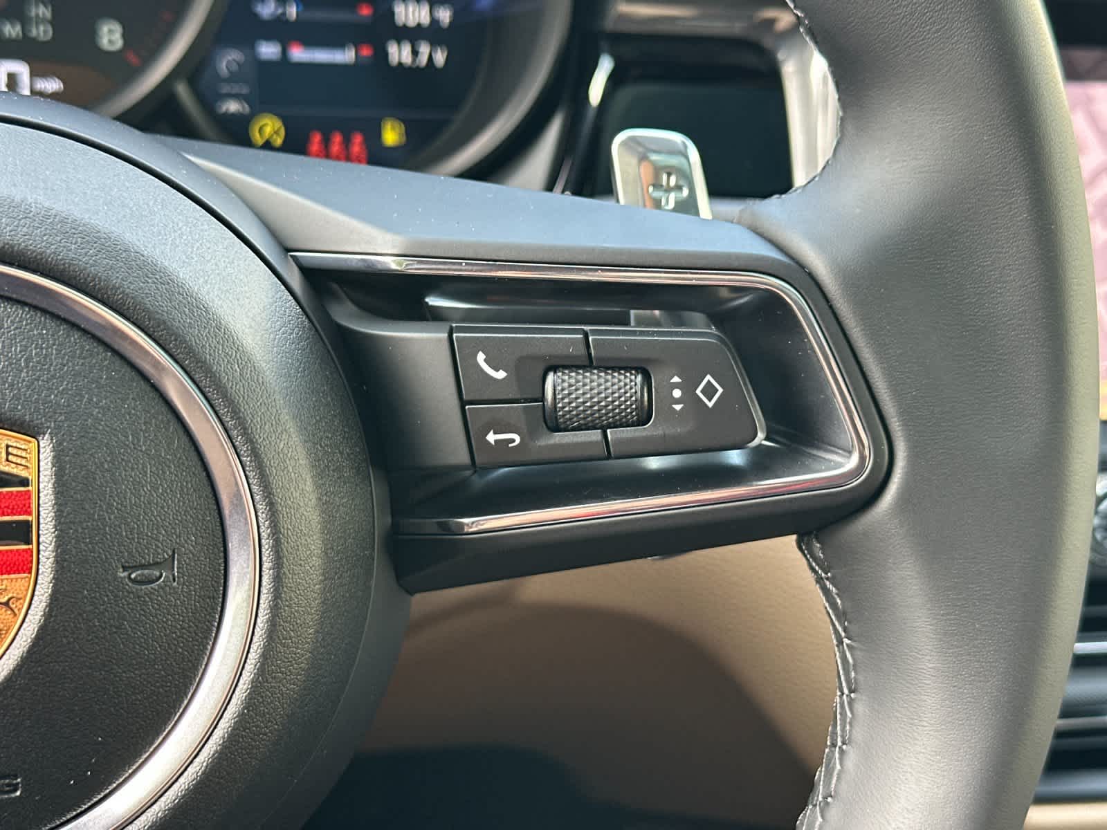 Thumbnail: 2026 Porsche Macan - 28