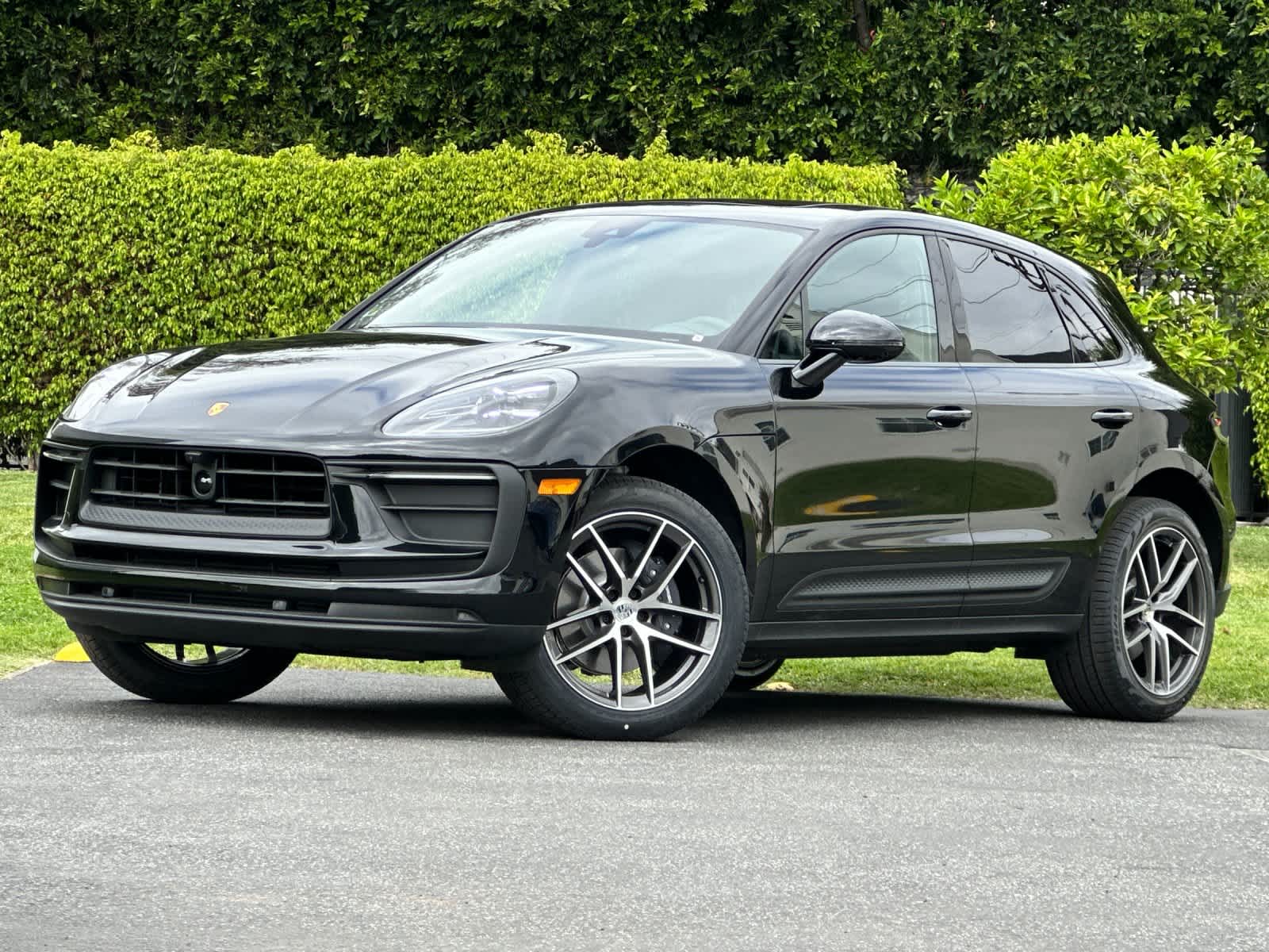 Thumbnail: 2026 Porsche Macan - 1