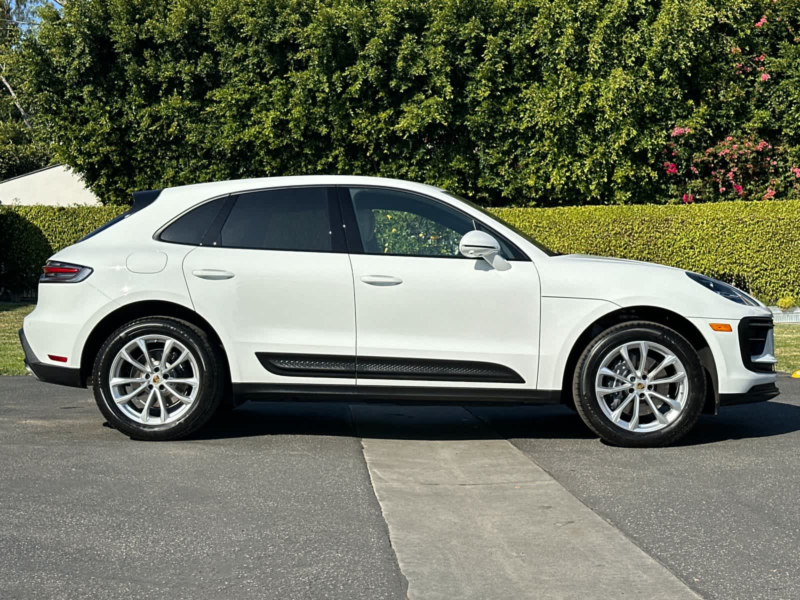 Thumbnail: 2025 Porsche Macan - 9