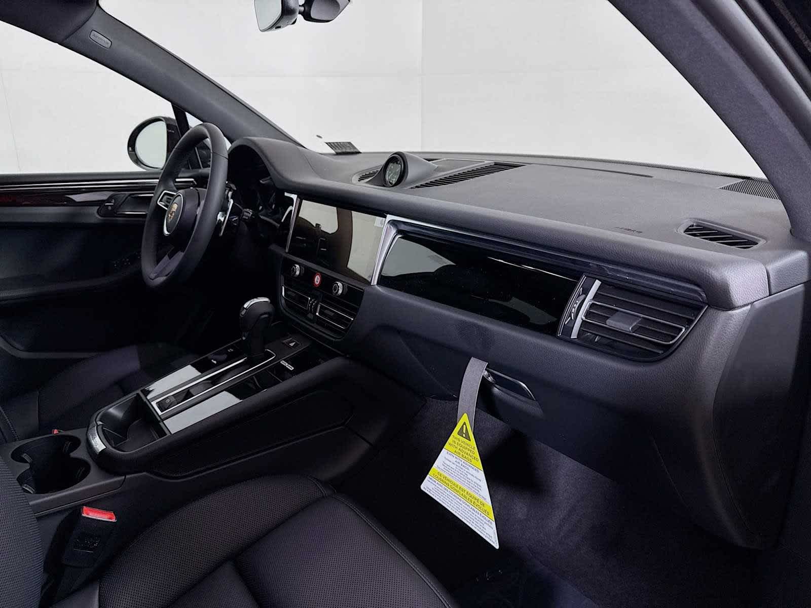 Thumbnail: 2025 Porsche Macan - 22