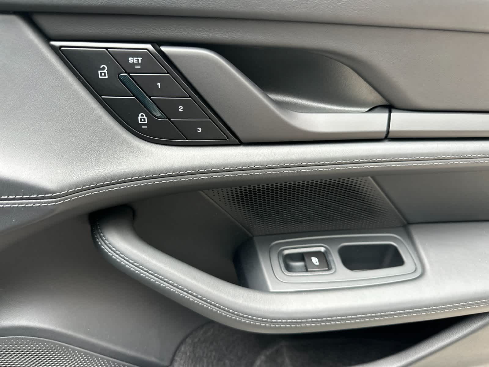 Thumbnail: 2026 Porsche Taycan - 18