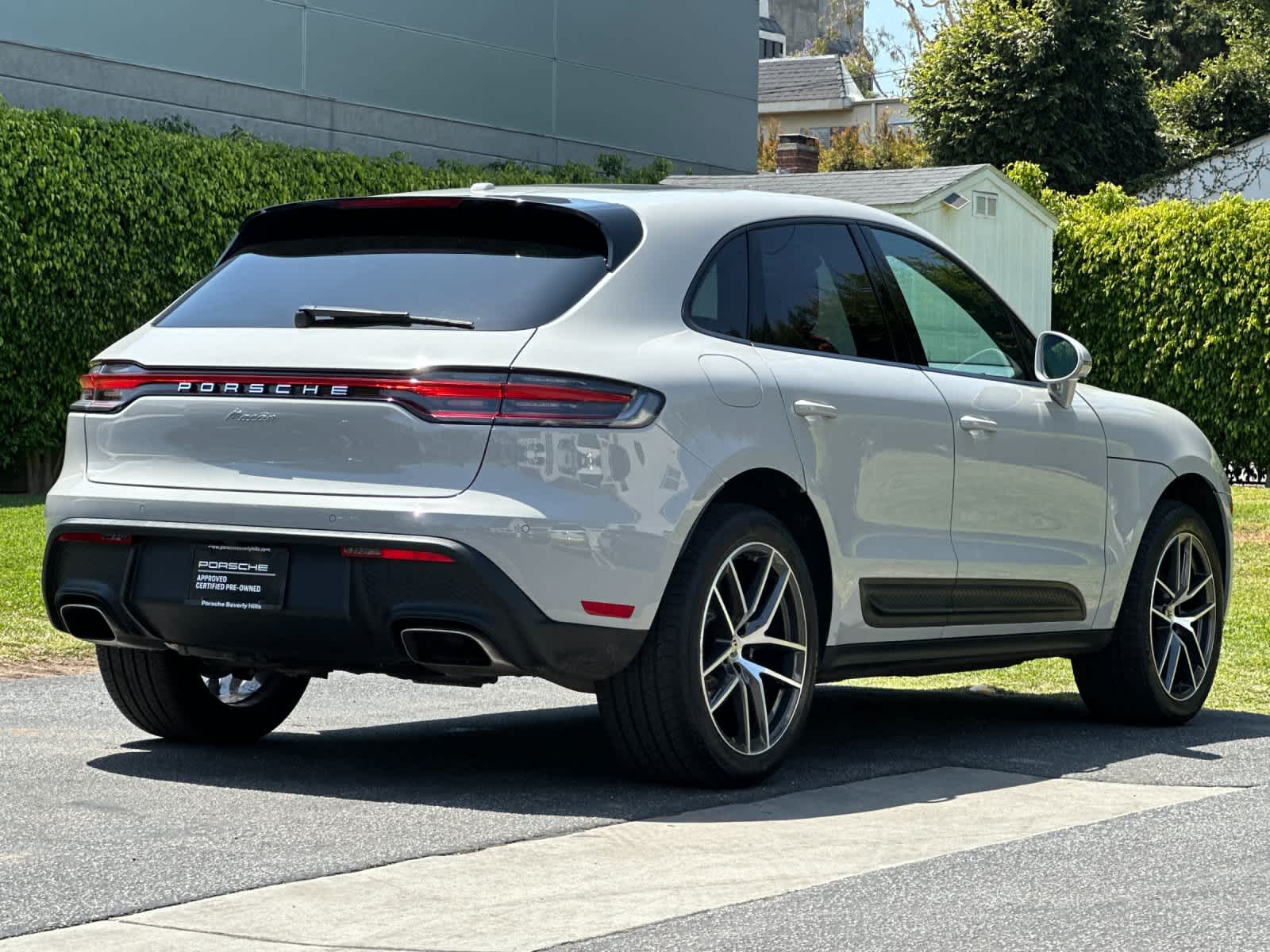 Thumbnail: 2025 Porsche Macan - 7