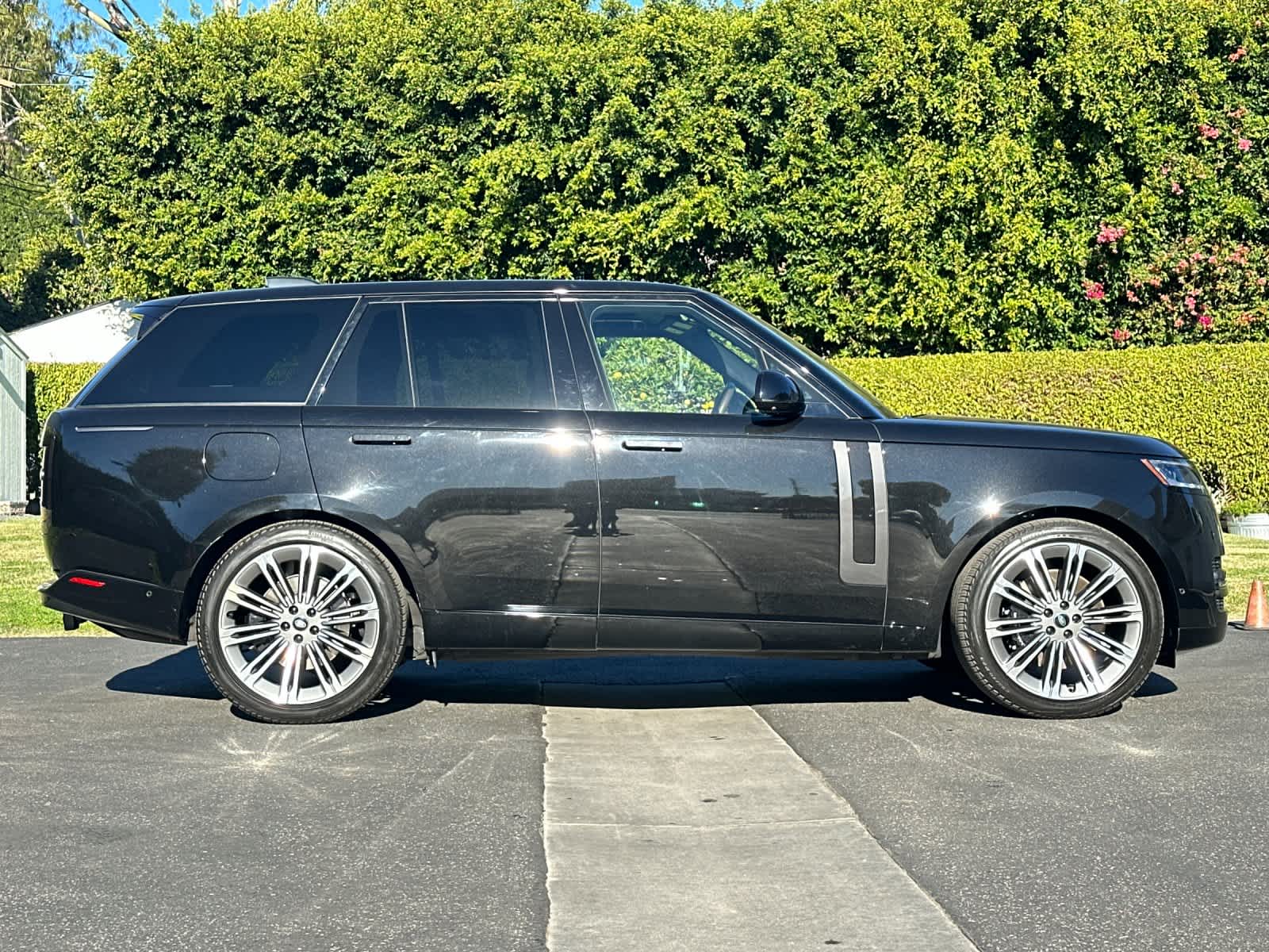 Thumbnail: 2023 Land Rover Range Rover - 9