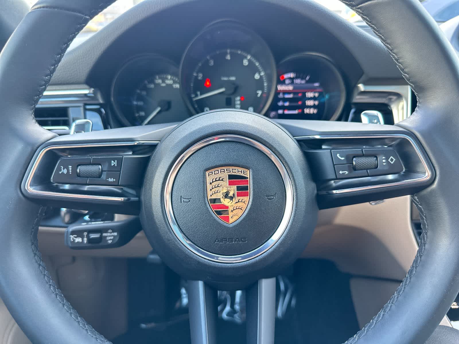 Thumbnail: 2025 Porsche Macan - 25