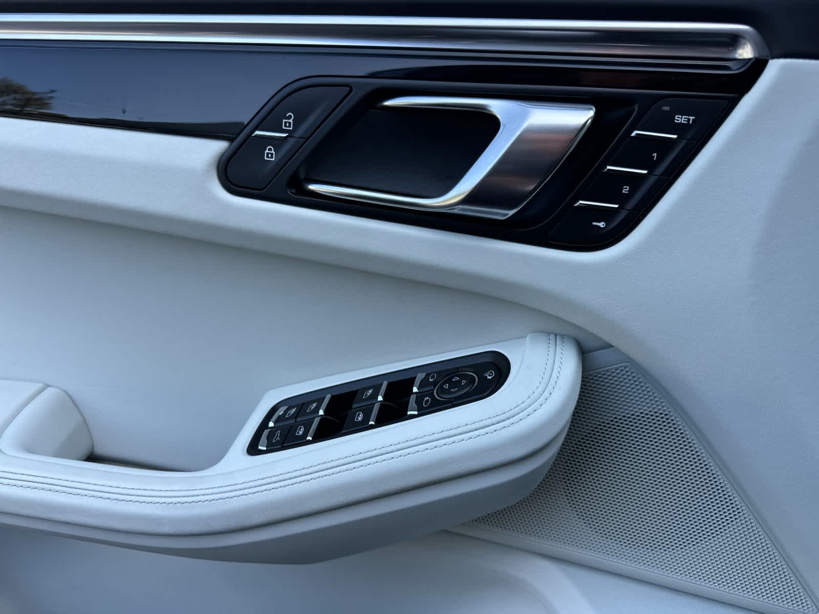 Thumbnail: 2025 Porsche Macan - 12