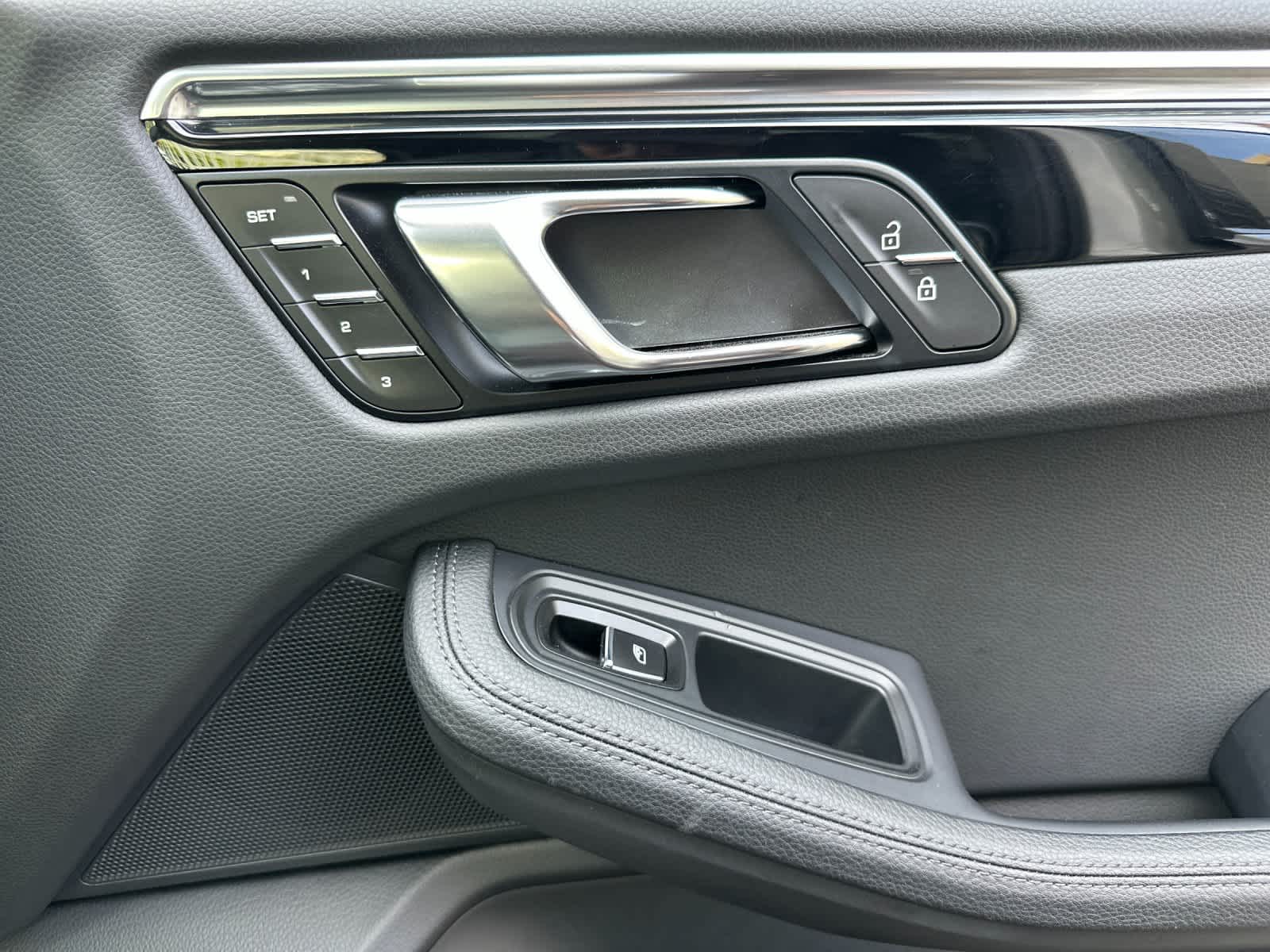 Thumbnail: 2025 Porsche Macan - 19