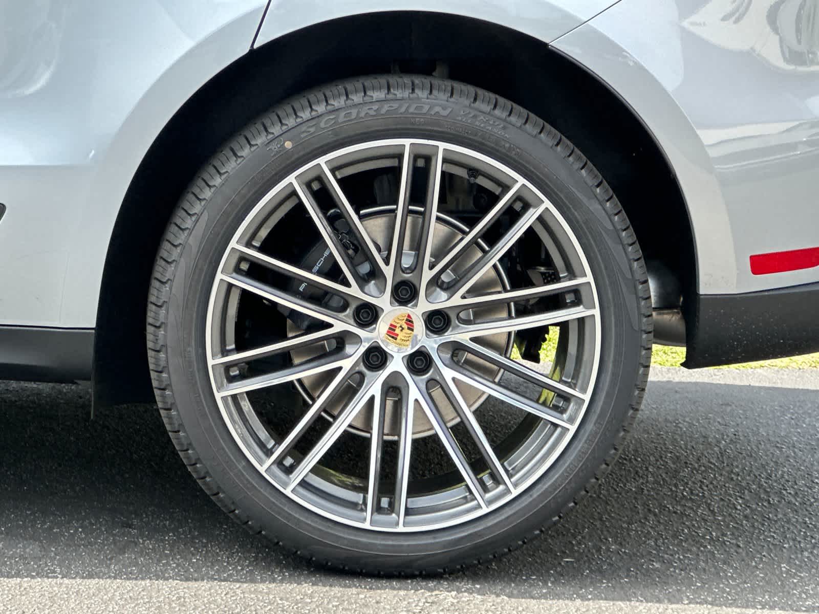 Thumbnail: 2026 Porsche Macan - 31