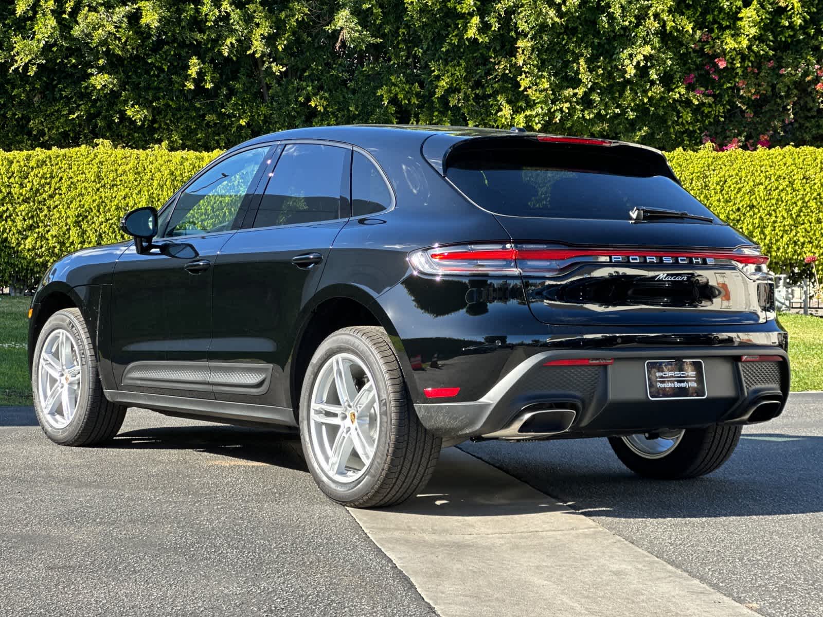 Thumbnail: 2026 Porsche Macan - 3