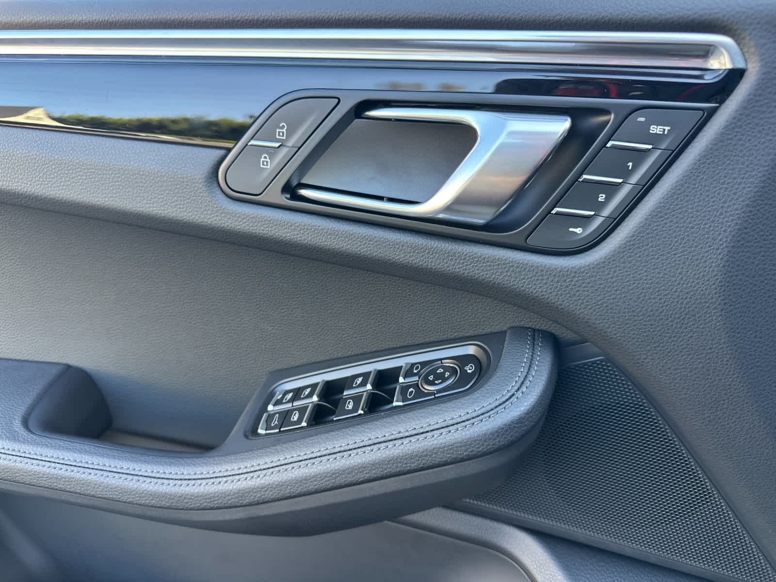 Thumbnail: 2026 Porsche Macan - 12