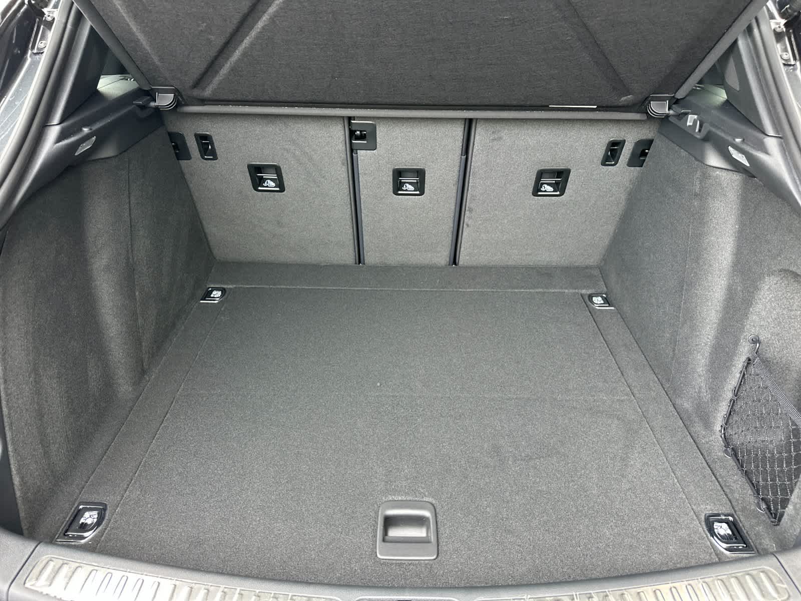 Thumbnail: 2026 Porsche Macan - 16