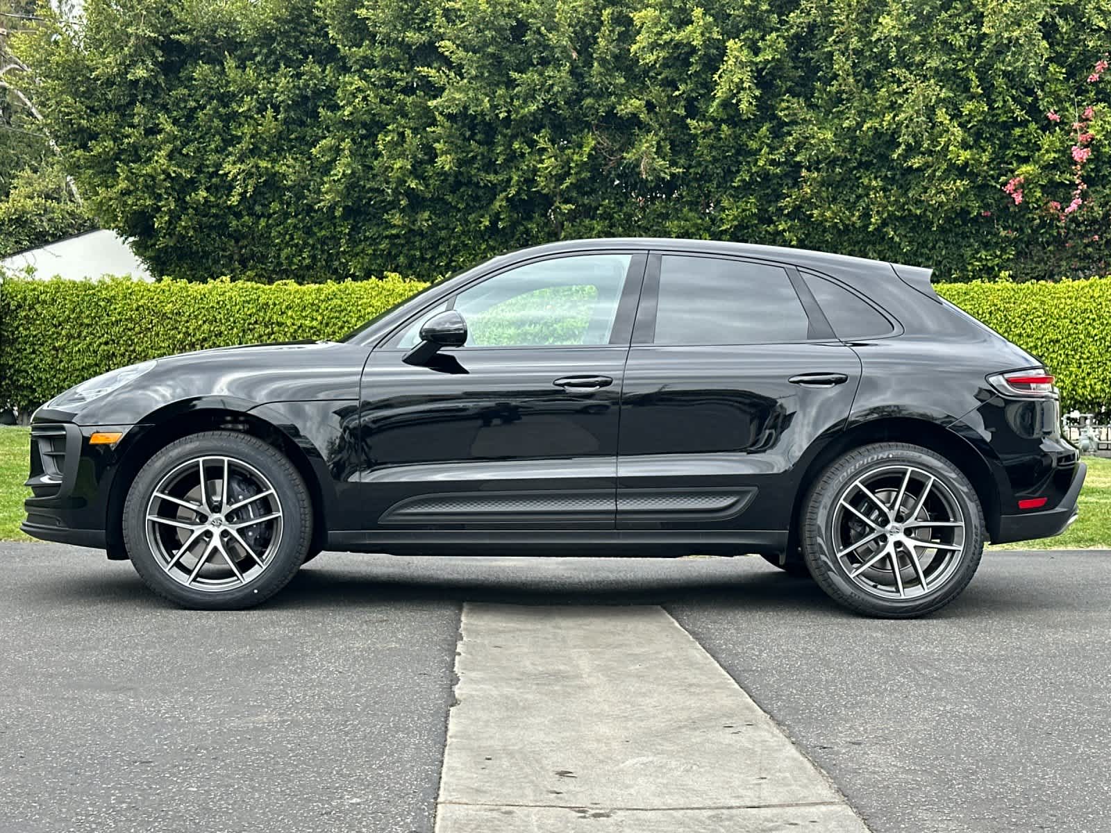 Thumbnail: 2026 Porsche Macan - 2