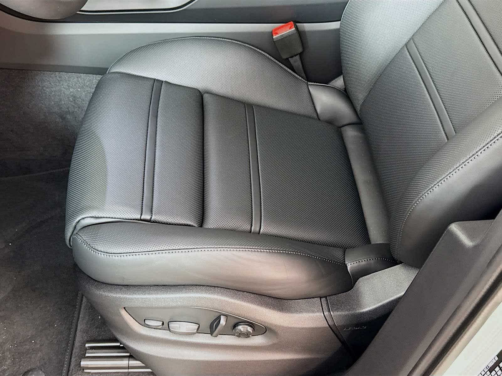 Thumbnail: 2026 Porsche Cayenne - 15