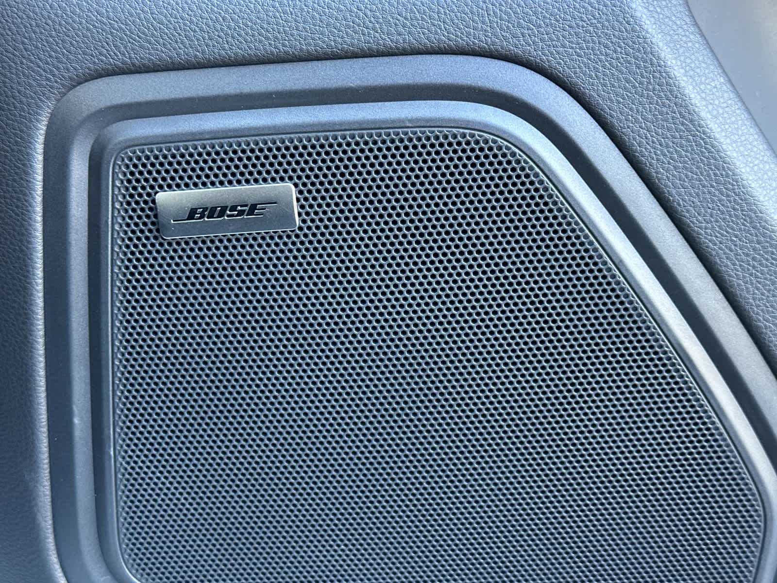 Thumbnail: 2026 Porsche Macan - 20