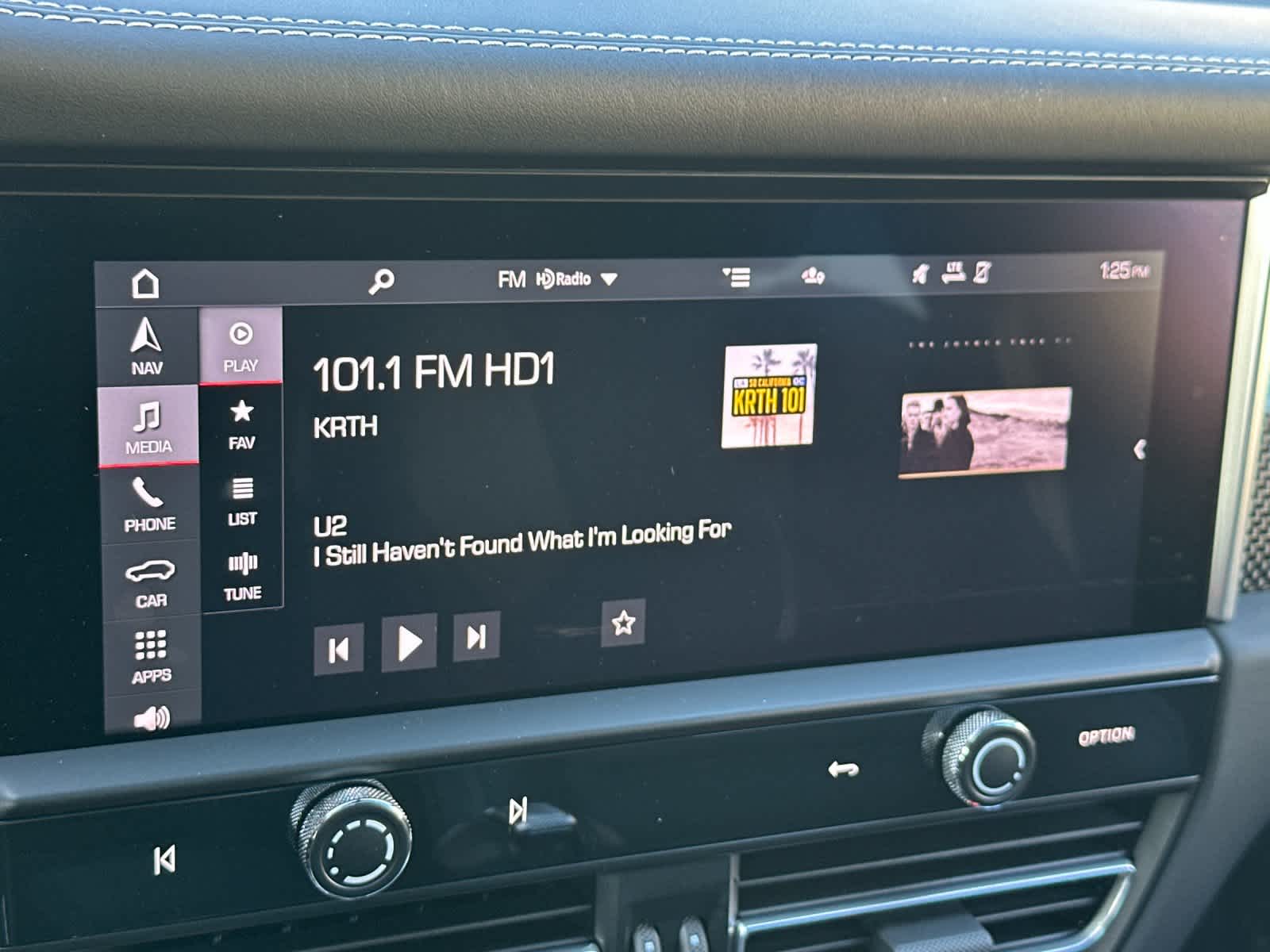 Thumbnail: 2025 Porsche Macan - 21