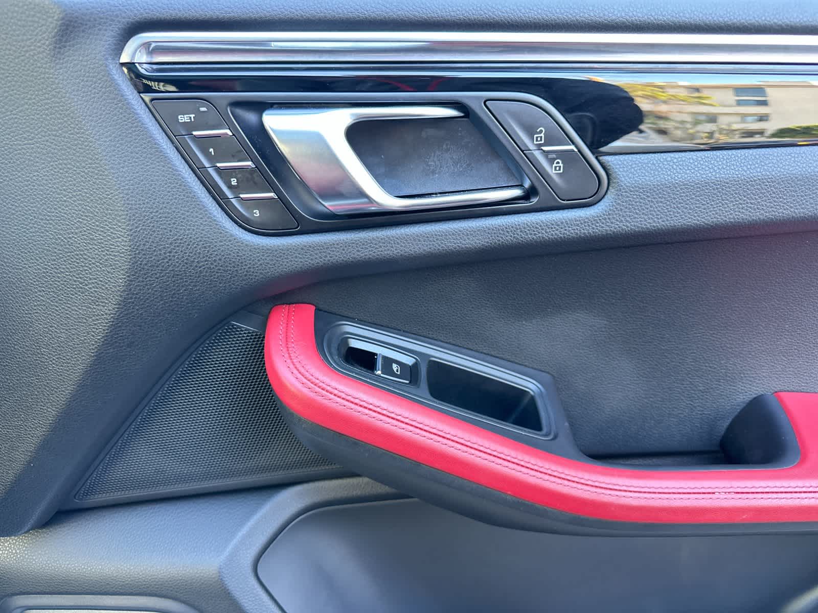 Thumbnail: 2025 Porsche Macan - 19