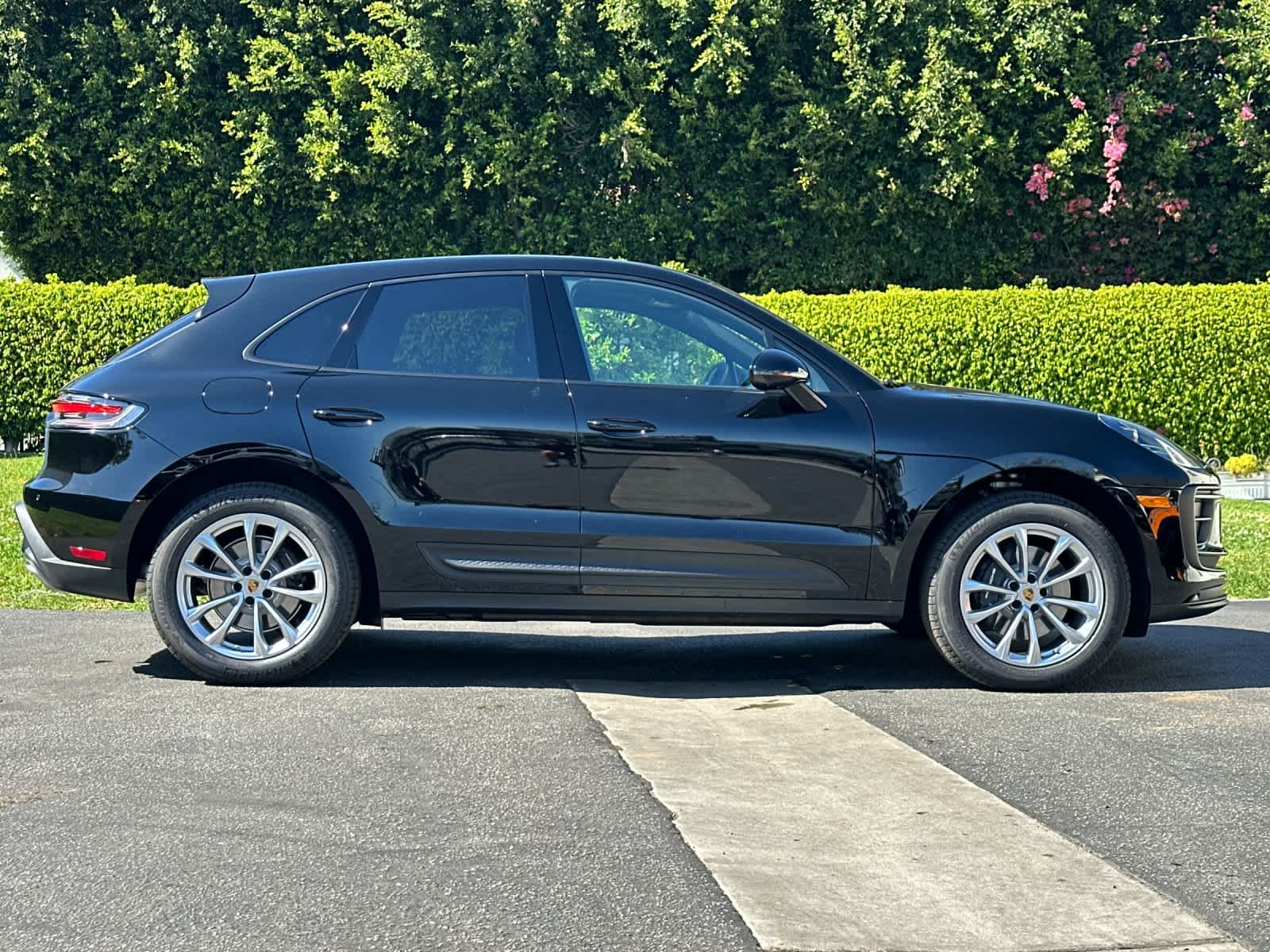 Thumbnail: 2026 Porsche Macan - 9