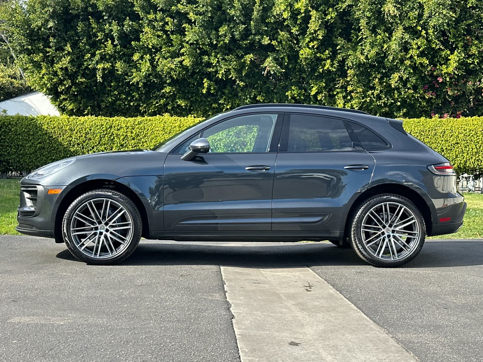 Thumbnail: 2025 Porsche Macan - 2